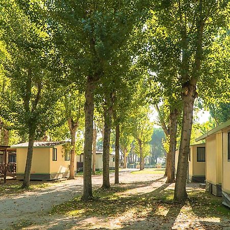 Gorgeous Stacaravan In Tuoro Sul Trasimeno Villa Esterno foto