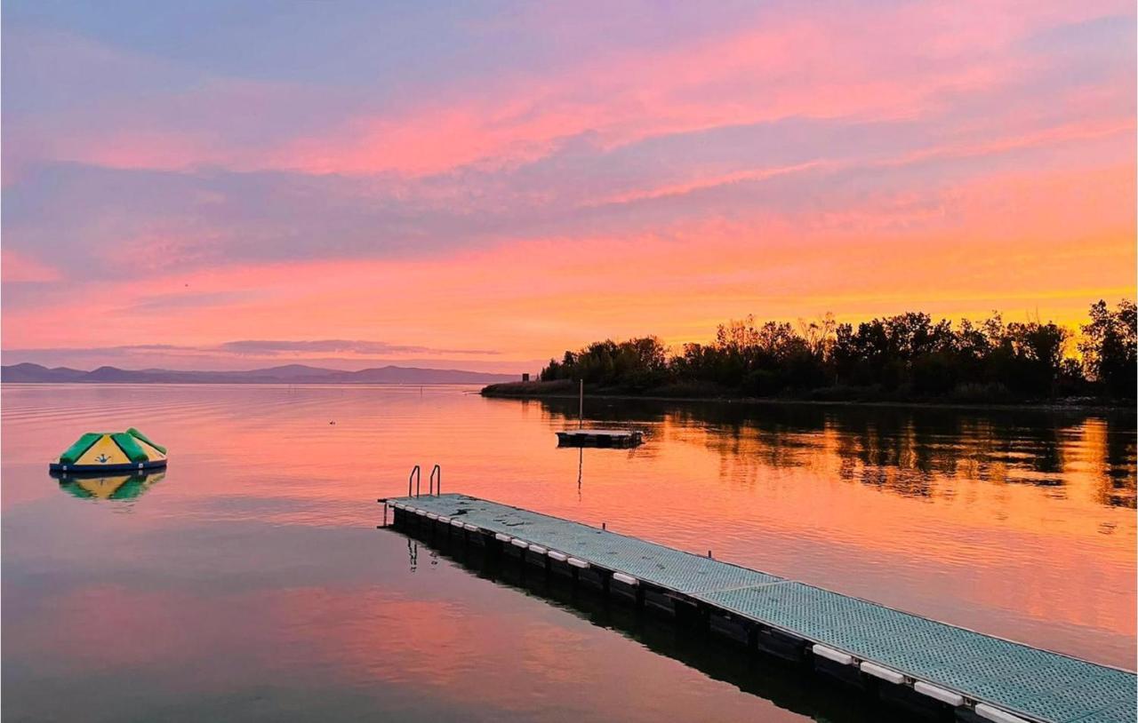 Gorgeous Stacaravan In Tuoro Sul Trasimeno Villa Esterno foto