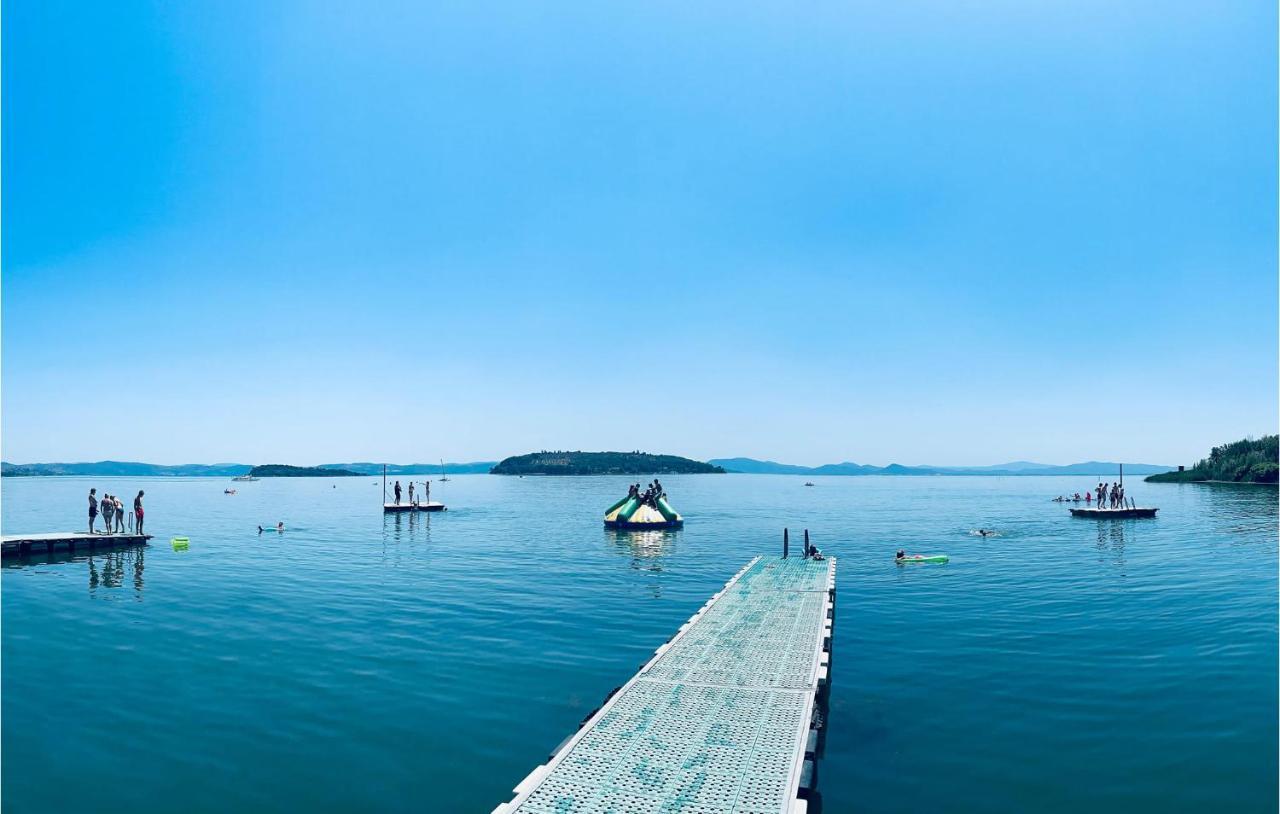 Gorgeous Stacaravan In Tuoro Sul Trasimeno Villa Esterno foto